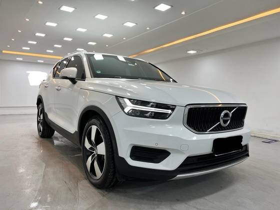 VOLVO XC40 2.0 T4 GASOLINA MOMENTUM GEARTRONIC